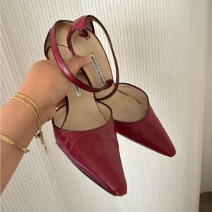MANOLO BLAHNIK
Genuine Leather D'Orsay Pumps in red 
Women's Size: 8.5 IT38.5